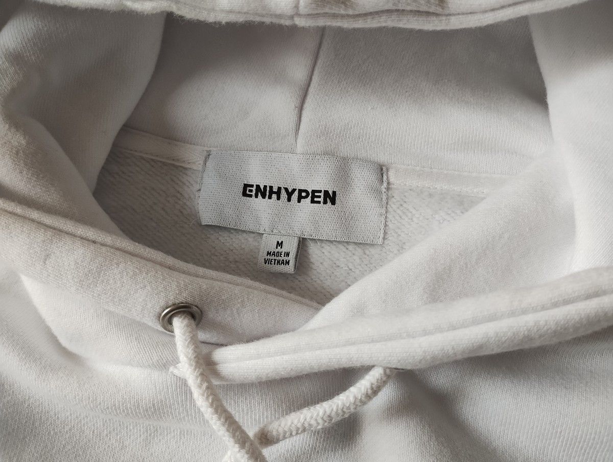 ENHYPEN エンハイフン フーディー パーカー Mサイズ トレカ付き ENHYPEN エンハイフン フーディー パーカー Mサイズ トレカ付き