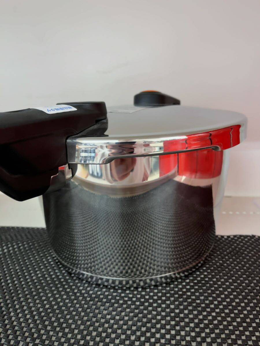 fisla- pressure cooker bita Quick plus 4.5L inside diameter 22cm Germany made owner manual & recipe book@ attaching 