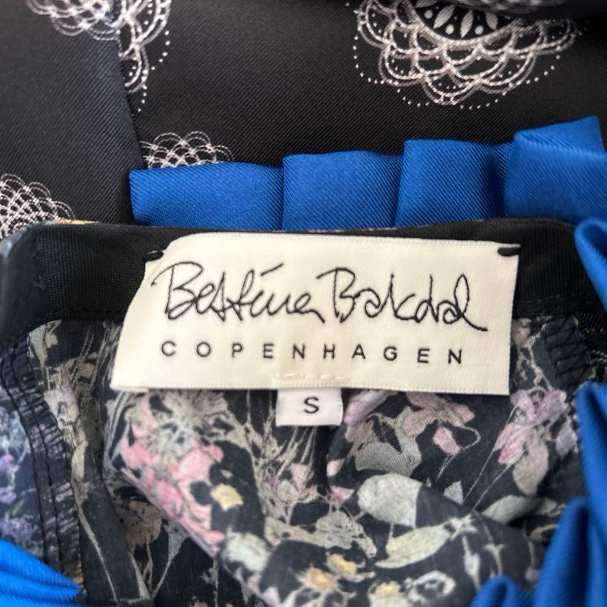 トゥモローランド　COPENHAGEN　Bettina Bakdal　　ベッティーナ バクダル　幾何学模様　ドット柄　ワンピース　