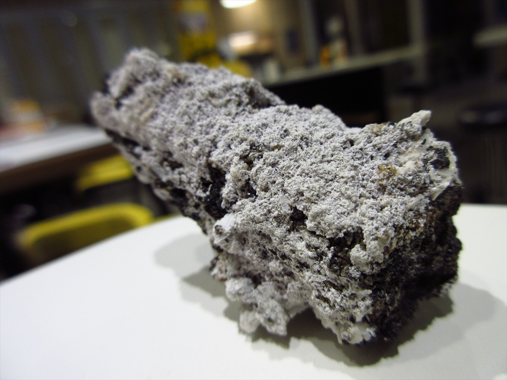 外国産鉱物標本　カナダ産　イットロホルバサイト(イットロホルバス石)_画像1