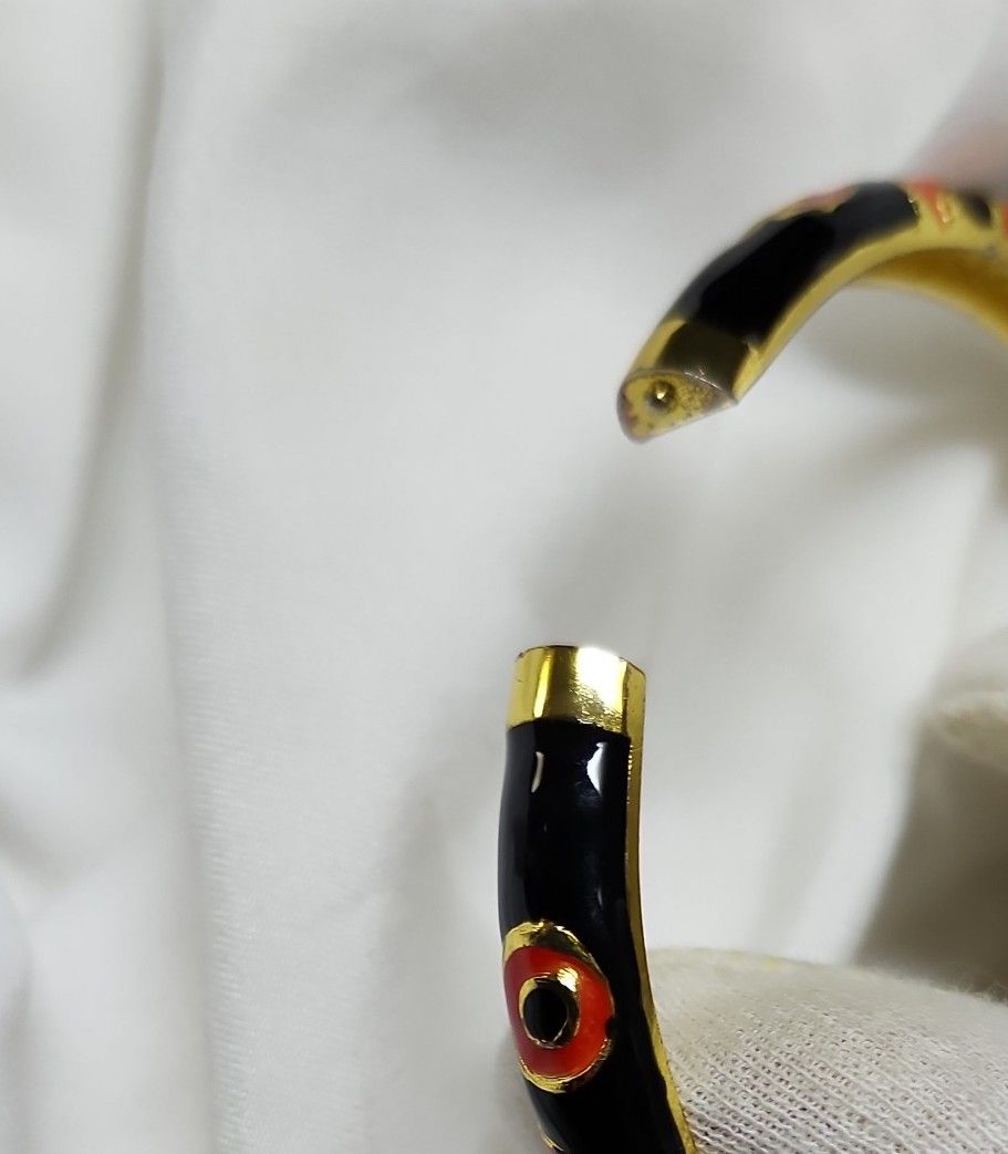 海外製バングル　蛇の目柄　サークル柄　 ブレスレット　赤×黒×ゴールド　ヴィンテージ