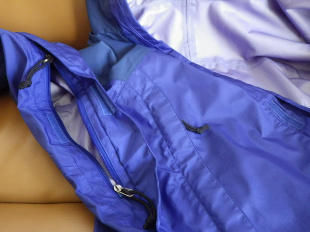 美品！パタゴニアのパーカージャケット ダークブルー切替しデザインがカッコいいの画像3