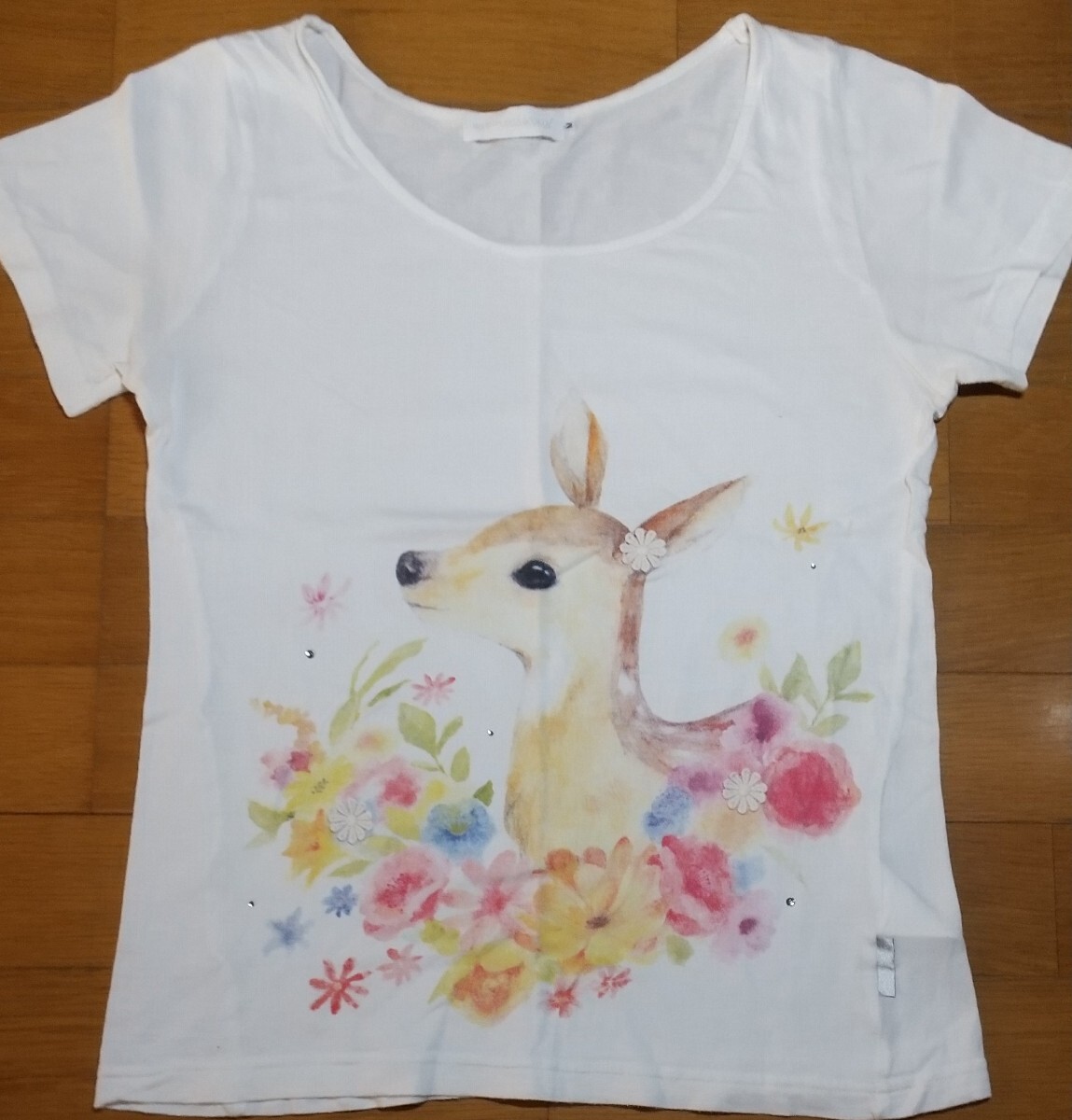 earth music&ecology半袖 Tシャツ★白　M　ラインストーン付きバンビ　カットソー_画像1