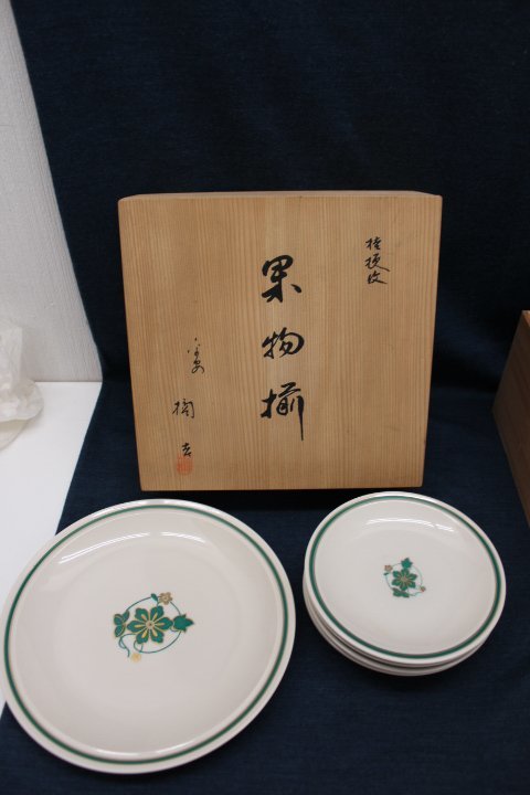 ○○橘吉 木箱付 食器 まとめて　未使用保管品　たち吉 TACHIKICHI 皿 小鉢 金彩刷毛目 煮物鉢 銘々皿 果物揃_径23.5cm×1枚・径15.5cm×5枚