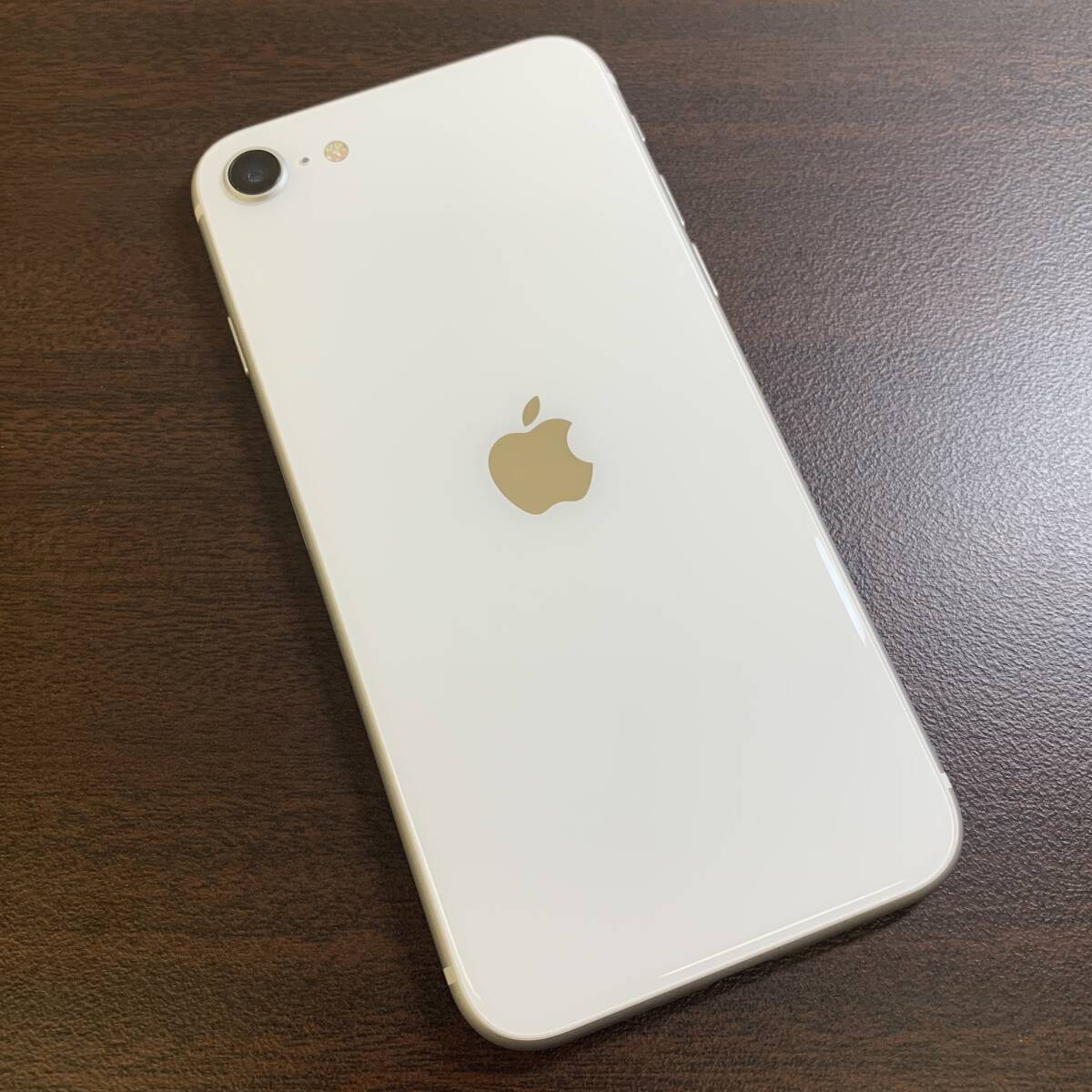 iPhoneSE2 第2世代 64GB ホワイト 最大容量86% / au 利用制限◯ Apple アップル アイフォーン スマホ 初期化 SIMフリー_画像1