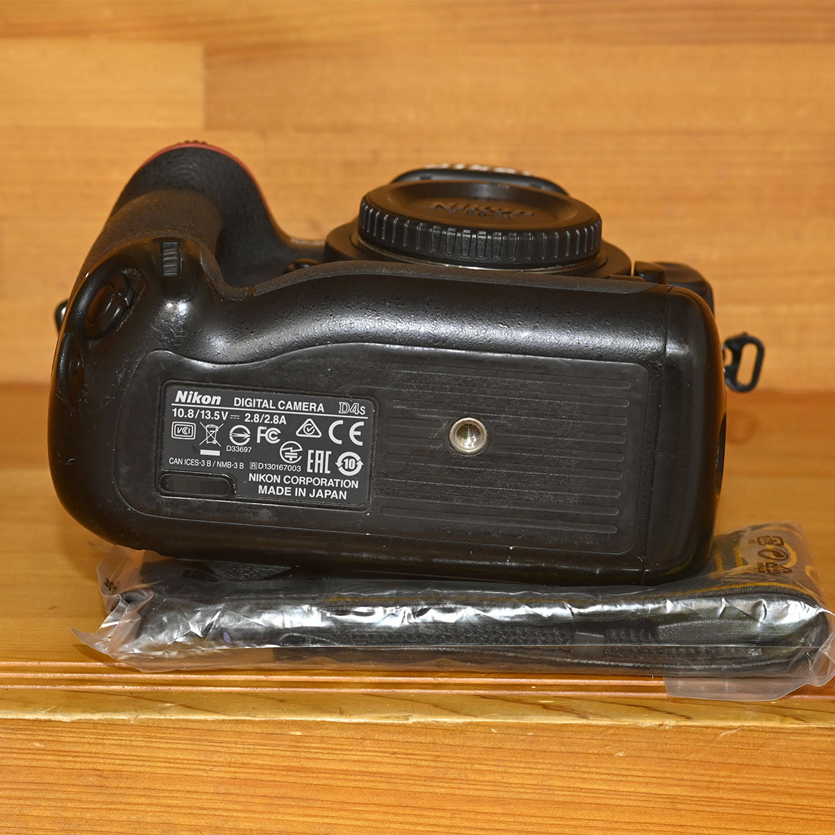 Yahoo!オークション - Nikon D4s ボディ Nikon プロストラップ Yahoo!オークション - Nikon D4s ボディ Nikon プロストラップ