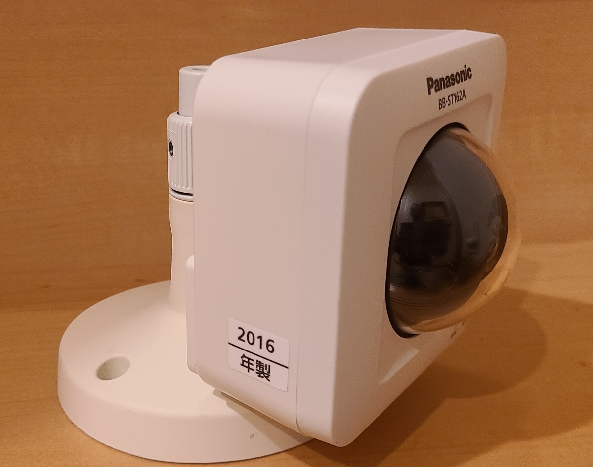 Panasonic ネットワークカメラ BB-ST162A レンズに小キズと色焼け有り POE給電にて動作確認済み 稼働品 本体と取付台のセット リセット済みの画像2