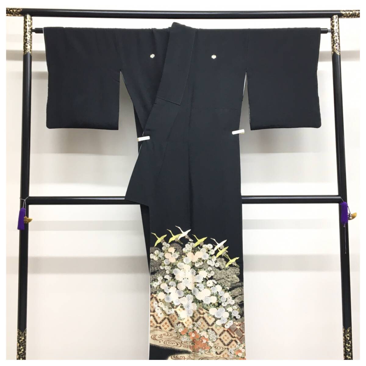 正絹 黒留袖 上質 比翼付き 鶴 刺繍華 身丈158 裄65.5 の画像3