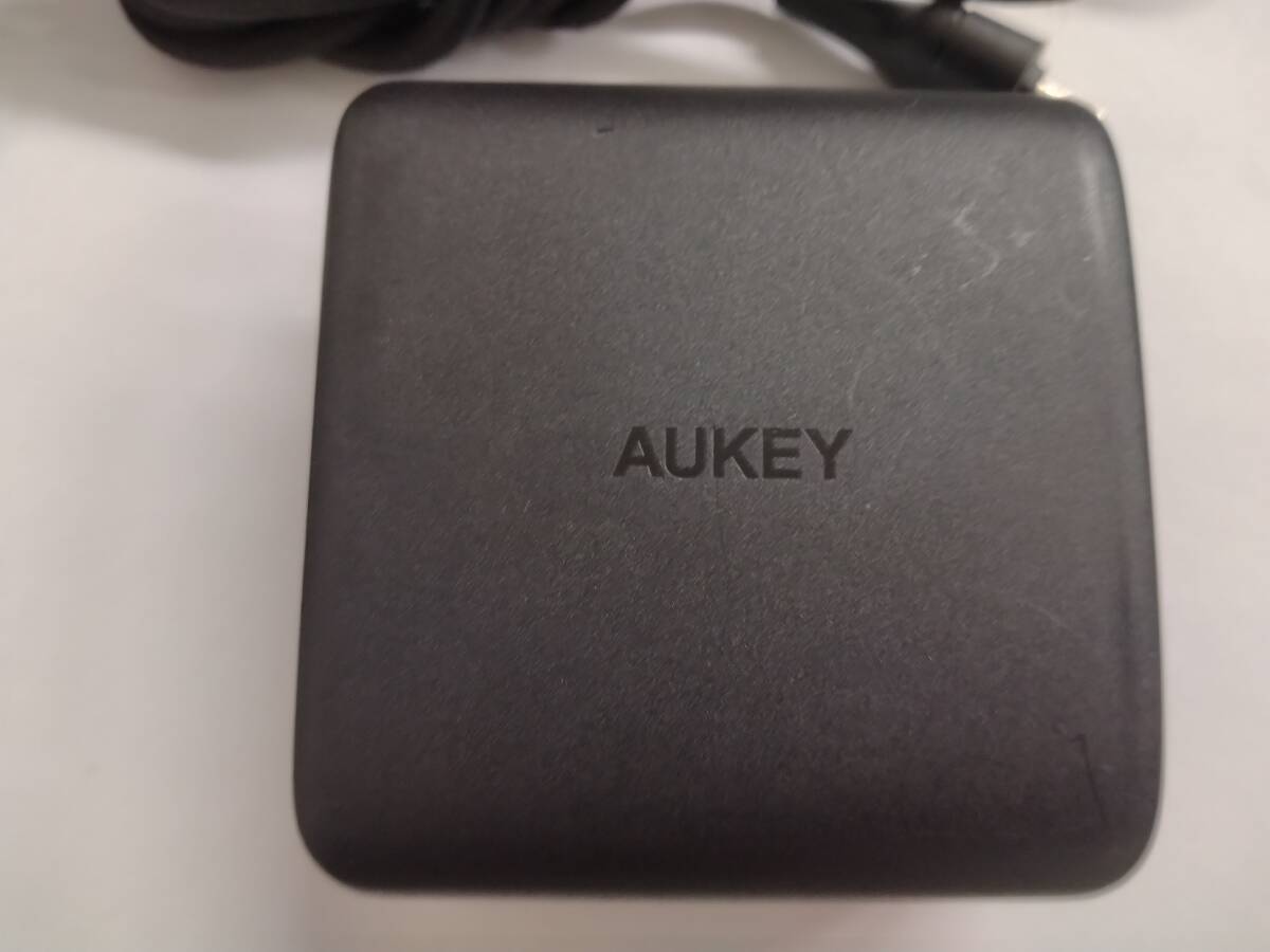 ■AUKEY オーキー 100W OMNIA充電器 PA-B6 社外 USB Type-C to C ケーブル ライトニング変換アダプタ付き　C_画像3