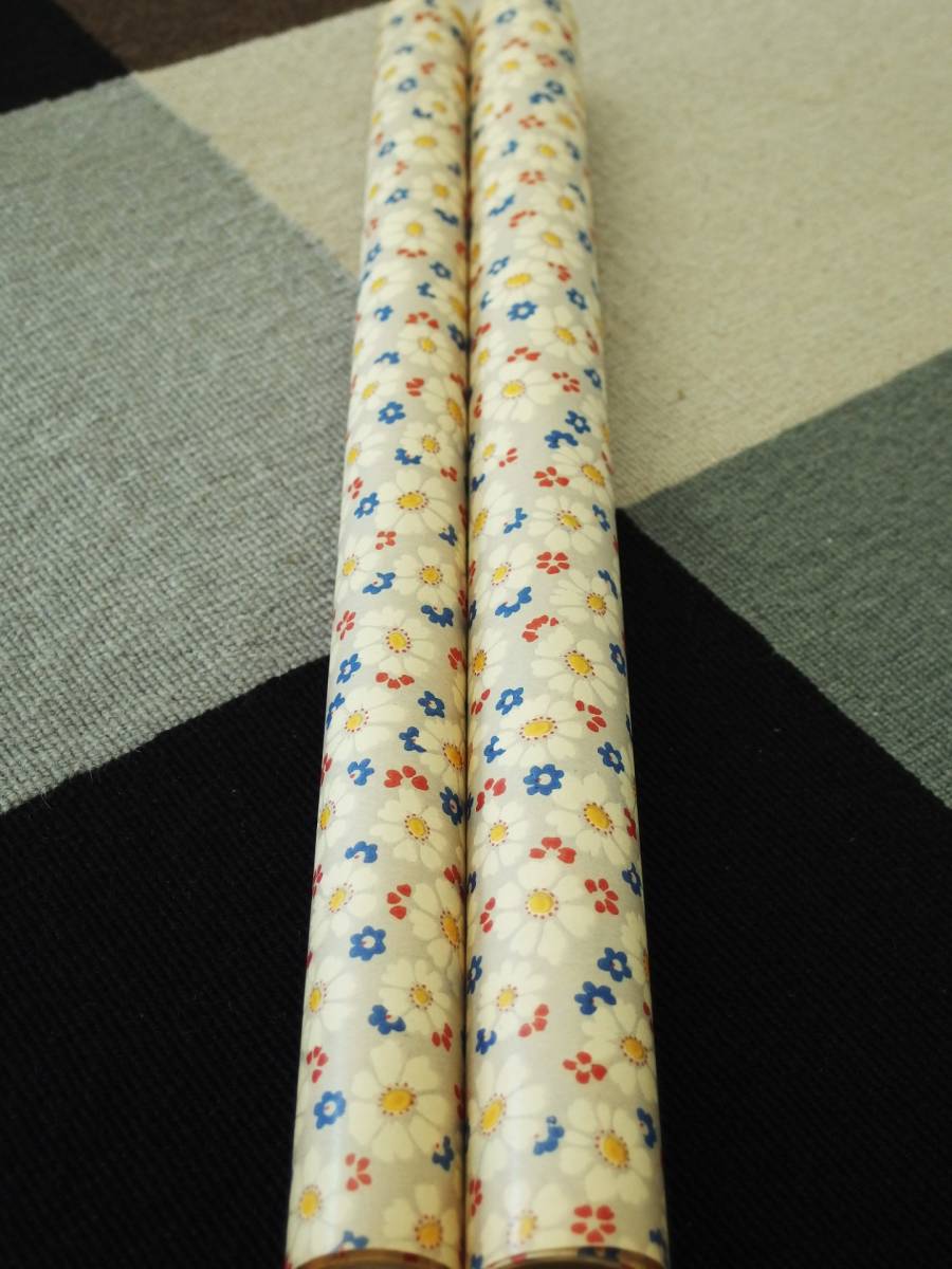 在庫わずか！スイス製 ヴィンテージ＆レトロ ミッドセンチュリー 包装紙 (白、赤、青の花柄プリント)_画像5