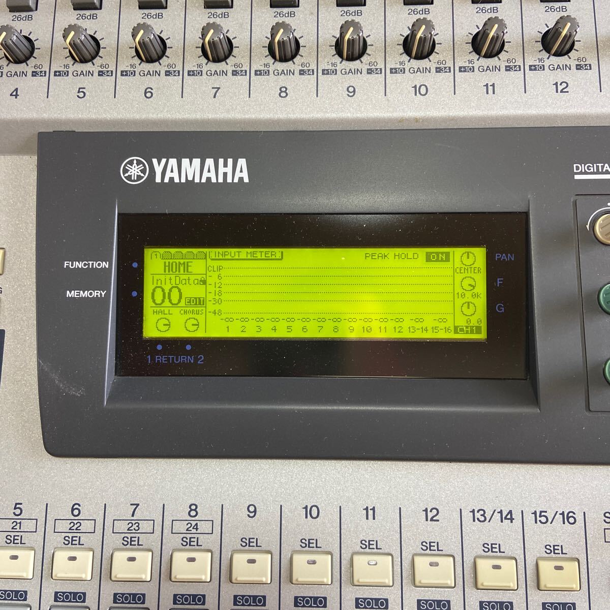 YAMAHA ヤマハ デジタルミキサー 01V 通電確認 中古 取説付 ハードケース付き_画像2