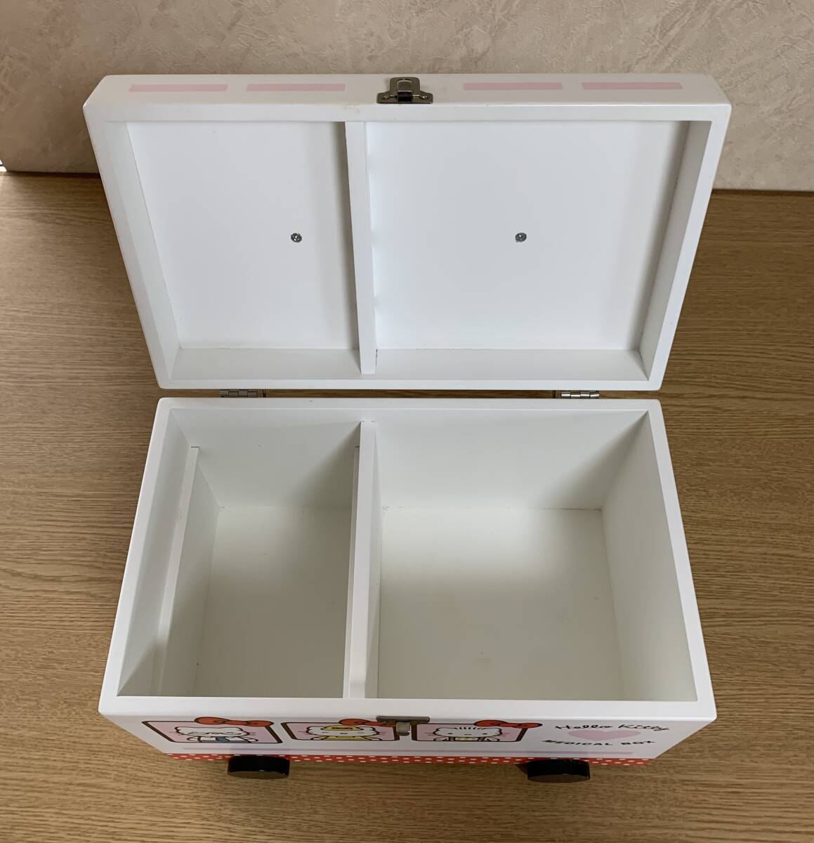 【希少】2013年製　ハローキティ　MEDICAL BOX　メディカルボックス　木製　救急箱_画像6