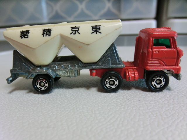 トミカ/TOMICA/ミニカー/No.67/日野　セミトレーラー　バルクトレーラー/東京精糖/オレンジ×白/当時物/難有/コレクションケース出品中_画像2