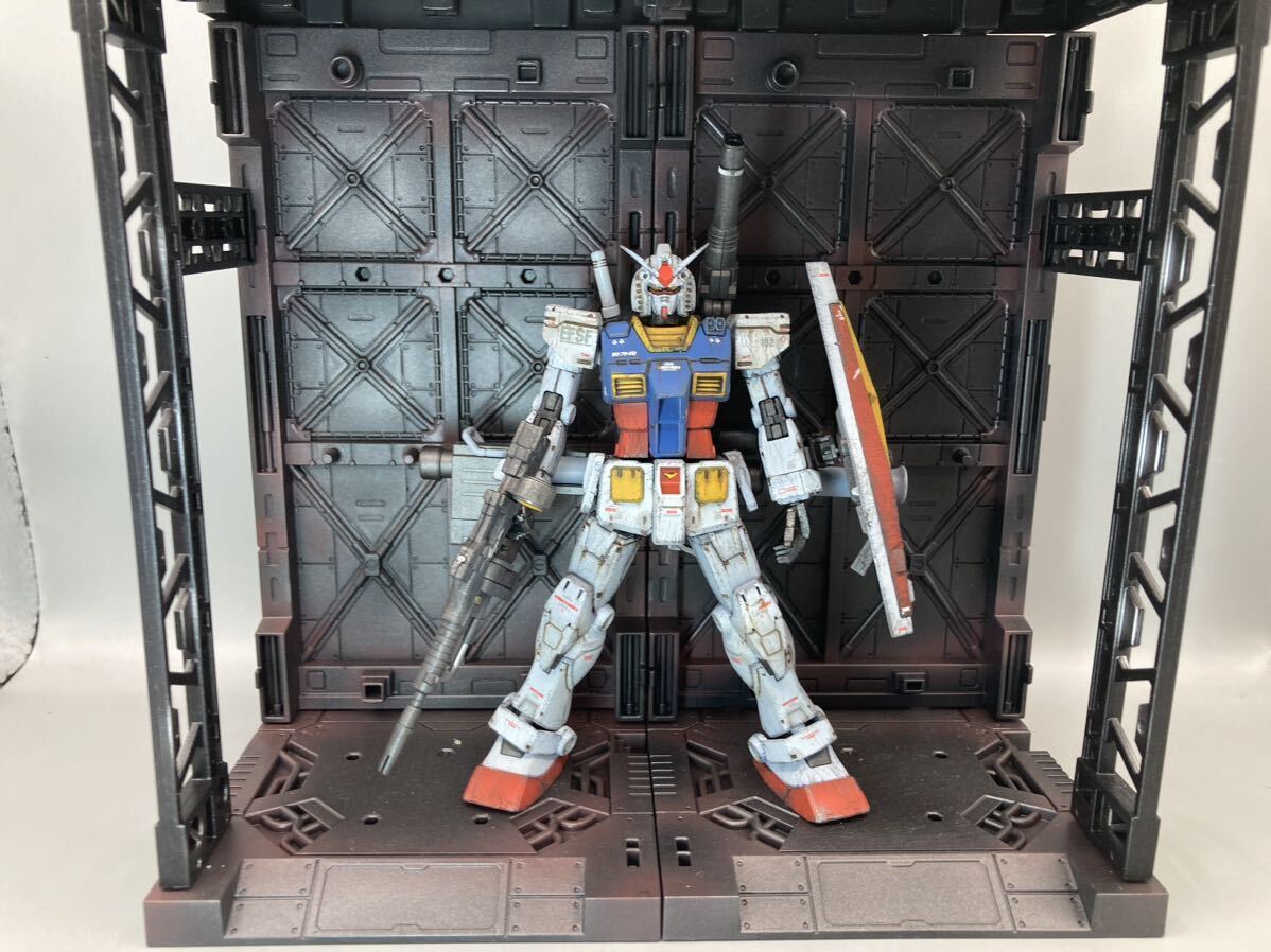 ガンプラ　改修・全塗装済み完成品　HG 1/144 RX-78-02 ガンダム(GUNDAM THE ORIGIN版）※塗装済みディスプレイベース2台付属_塗装済みディスプレイベース2個付属