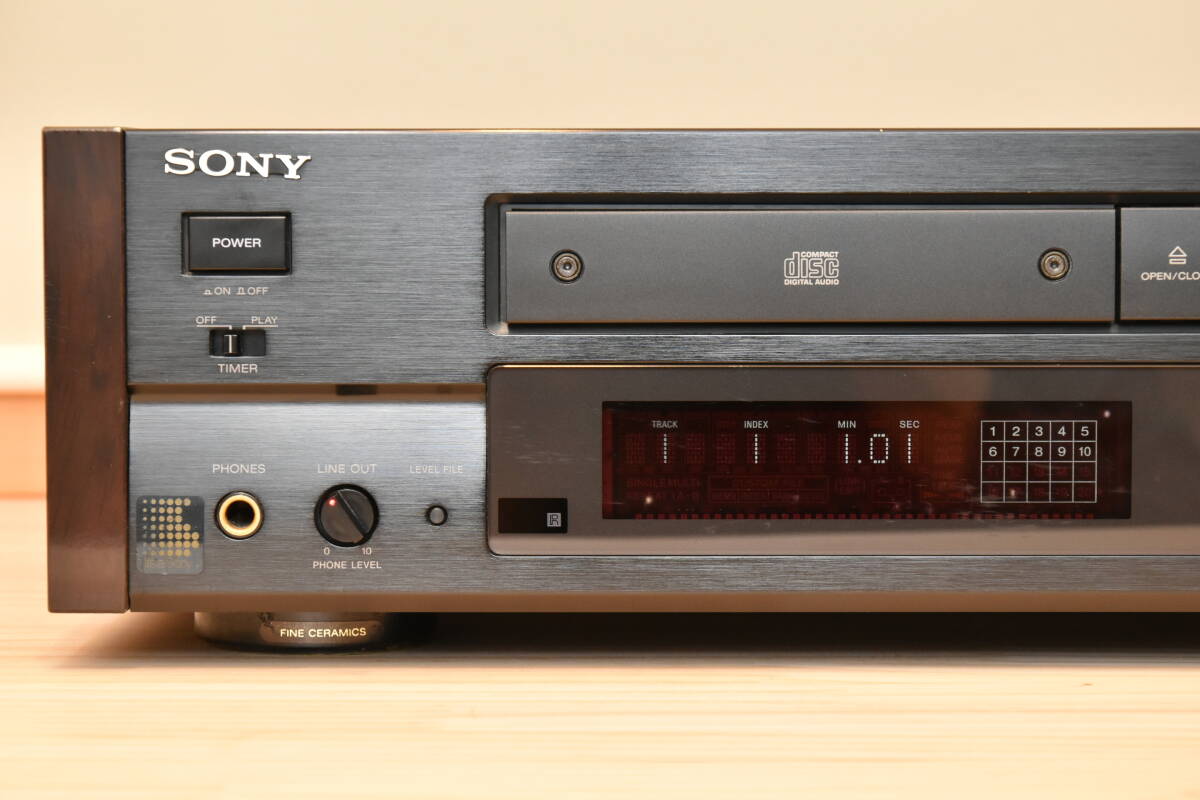  state is good.! beautiful goods maintenance goods SONY CD player CDP-X555ES control number K240