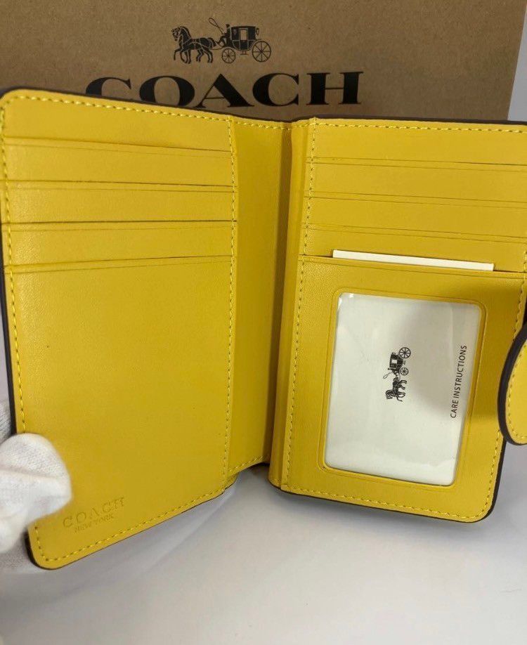 新品未使用】 coachコーチ イエローカーキ シグネチャー