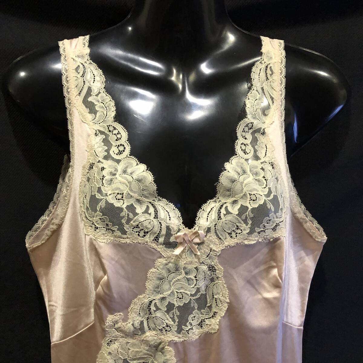 SX-709 ＜特撰＞☆♪The Wacoal SS9645 Charm Beauty Madams Gogeous Lingerie☆ ♪エレガンスラウンドスリップ 　Lサイズ(B90cm 丈95cm)_画像3