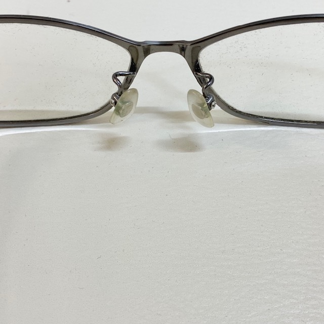 状態良好 アイクラウド EYEsCLOUD メガネ 眼鏡 EC-3001　56□15-135 col2 メタルフレーム×樹脂系　柔らか素材　グレー系　ケース付き_画像3