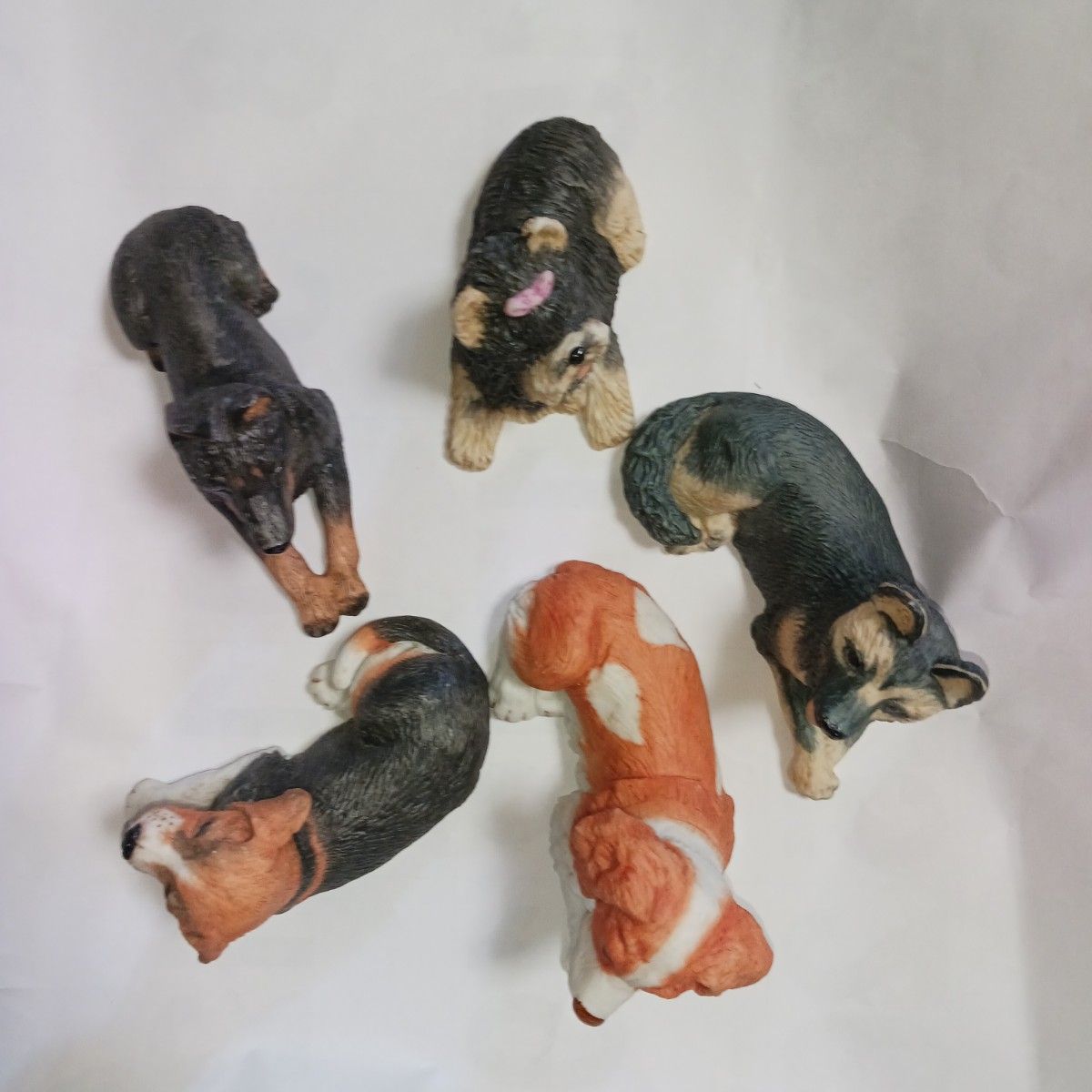 未使用　犬の 陶器 置物 オブジェ 昭和レトロ アンティーク いぬ５体縦8センチ×横10センチ