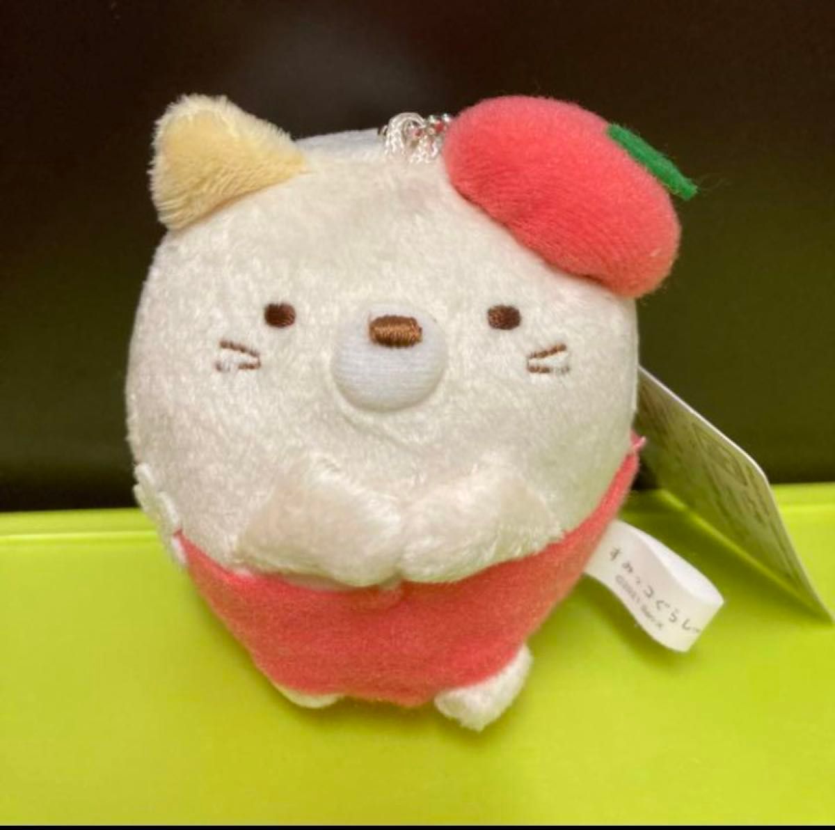 すみっコぐらし　りんごマスコットキーチェーン　ねこ　新品