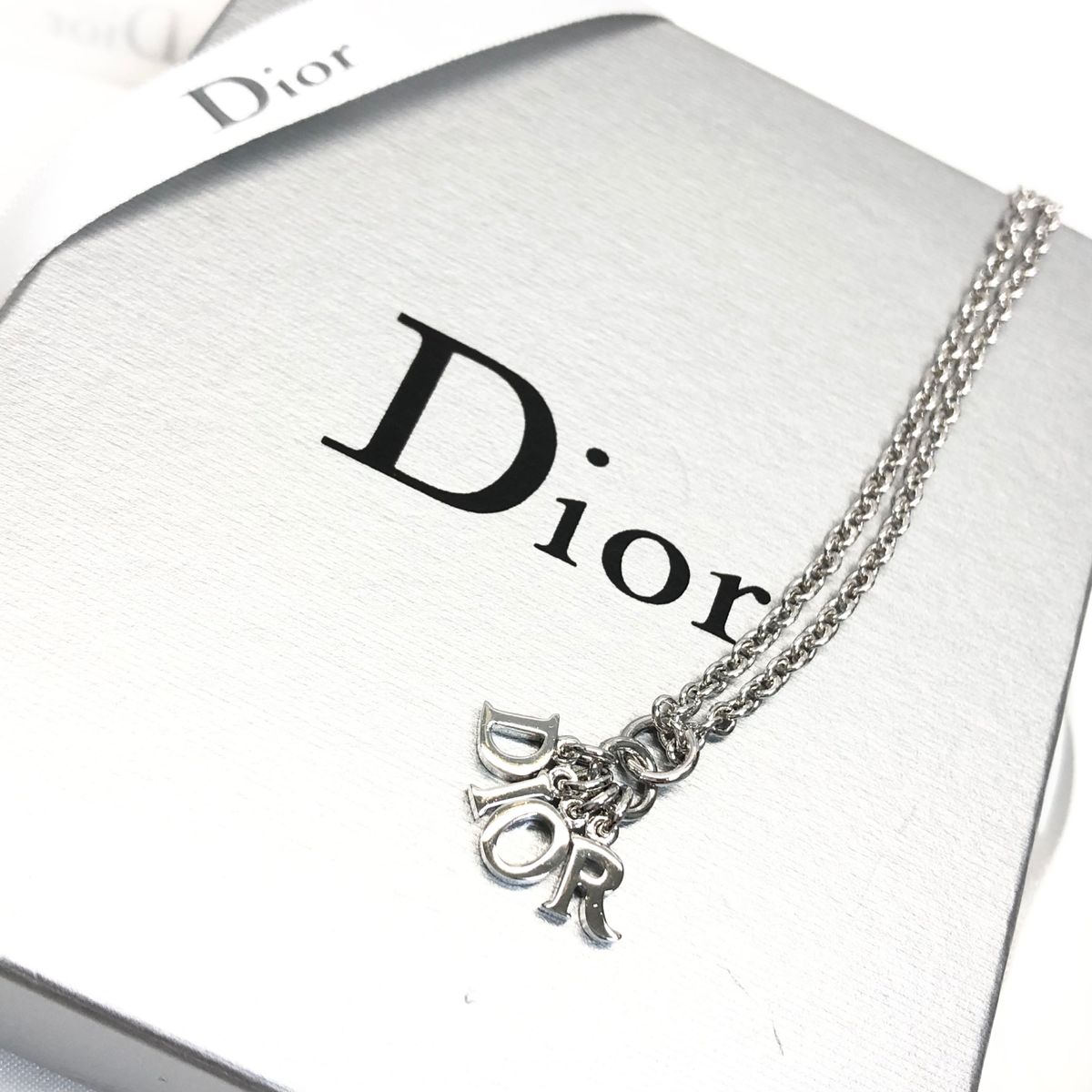 【美品】　Dior  ディオール　ロゴチャーム　ネックレス  箱付き　シルバー