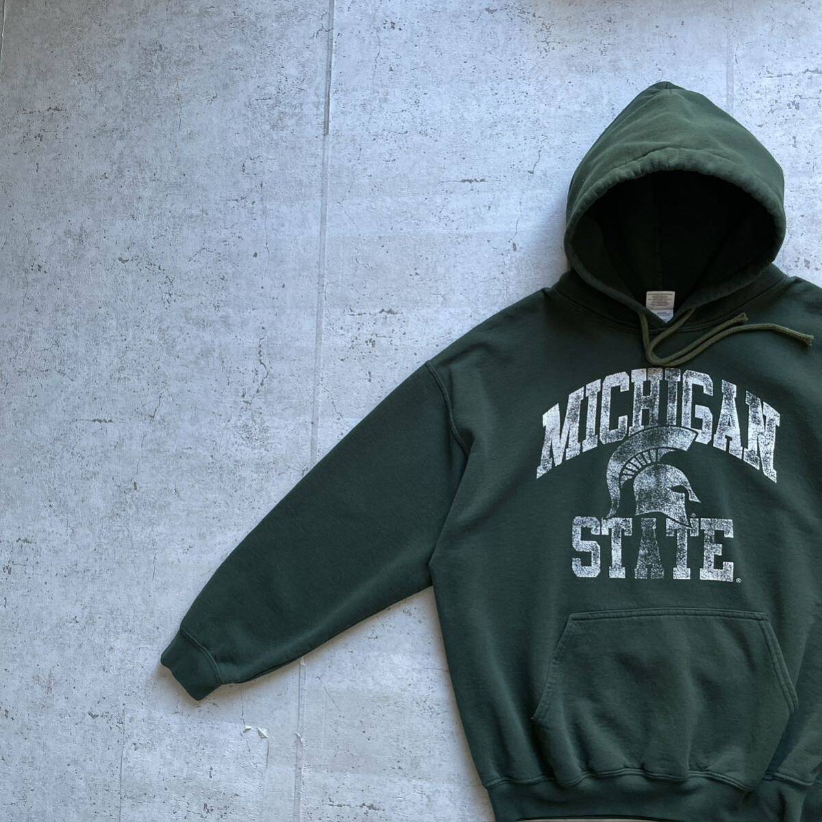 GILDAN ギルダン カレッジロゴ MICHIGAN STATE プルオーバー パーカー グリーン　L_画像1