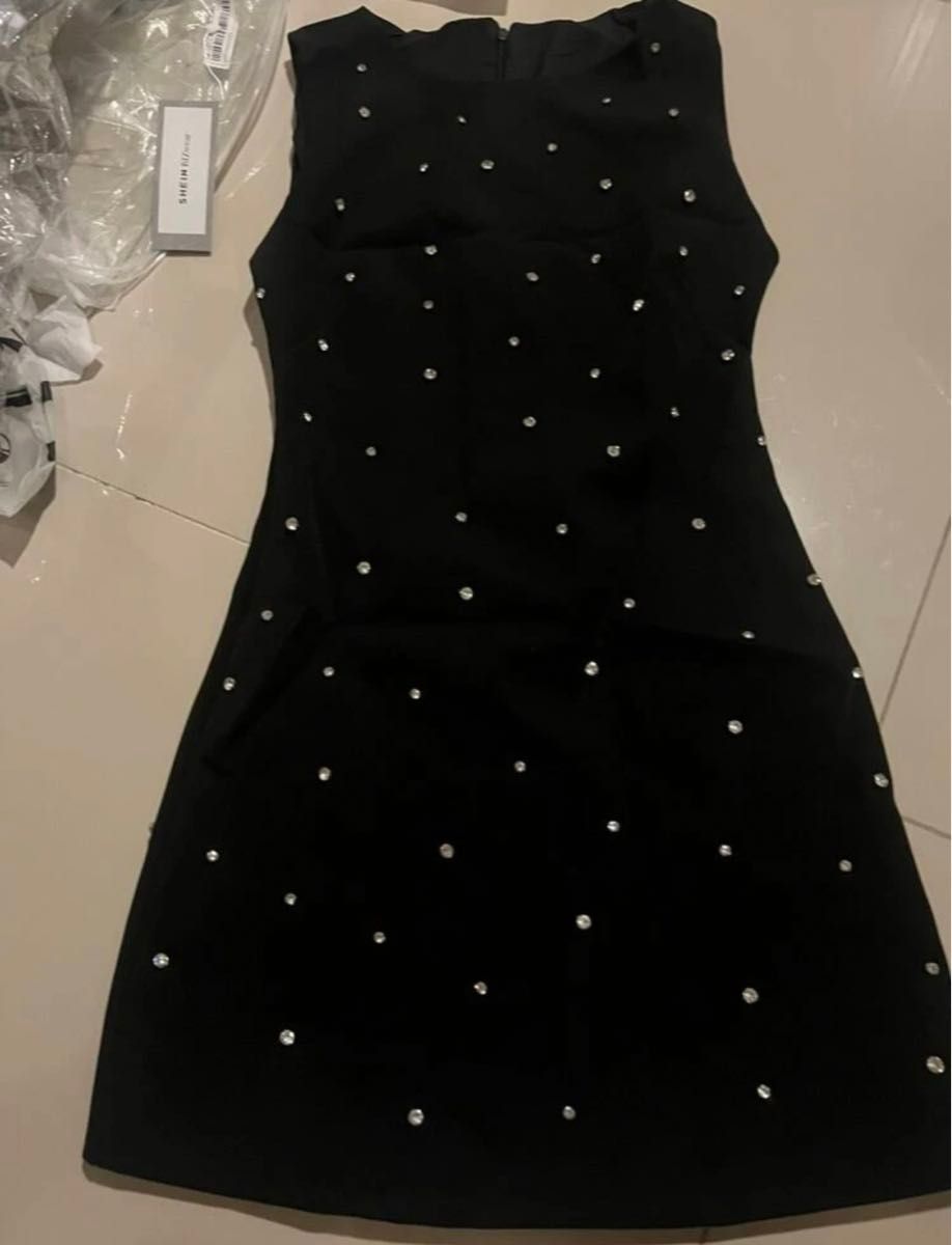 ラインストーン　黒　ブラック　キラキラ　ミニ　ワンピース　ドレス　ナイトドレス　ラウンジ　GRL 綺麗め　大人　ビジュー　グレイル