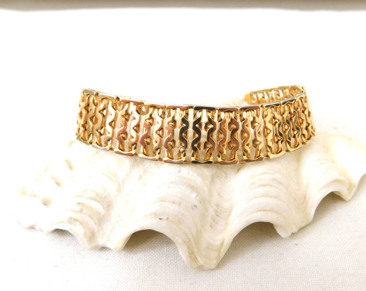  Vintage MONET stamp .. feeling exist Gold tone metal made. old wonderful bracele postage 120