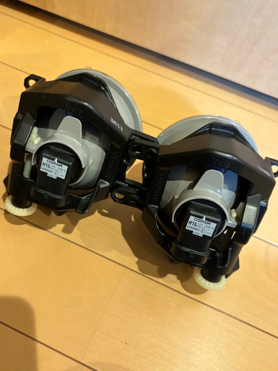トヨタ純正フォグランプ 新車外し KOITO 12-580 L/R SAE F04 H16 トヨタ純正フォグランプ 新車外し KOITO 12-580 L/R SAE F04 H16