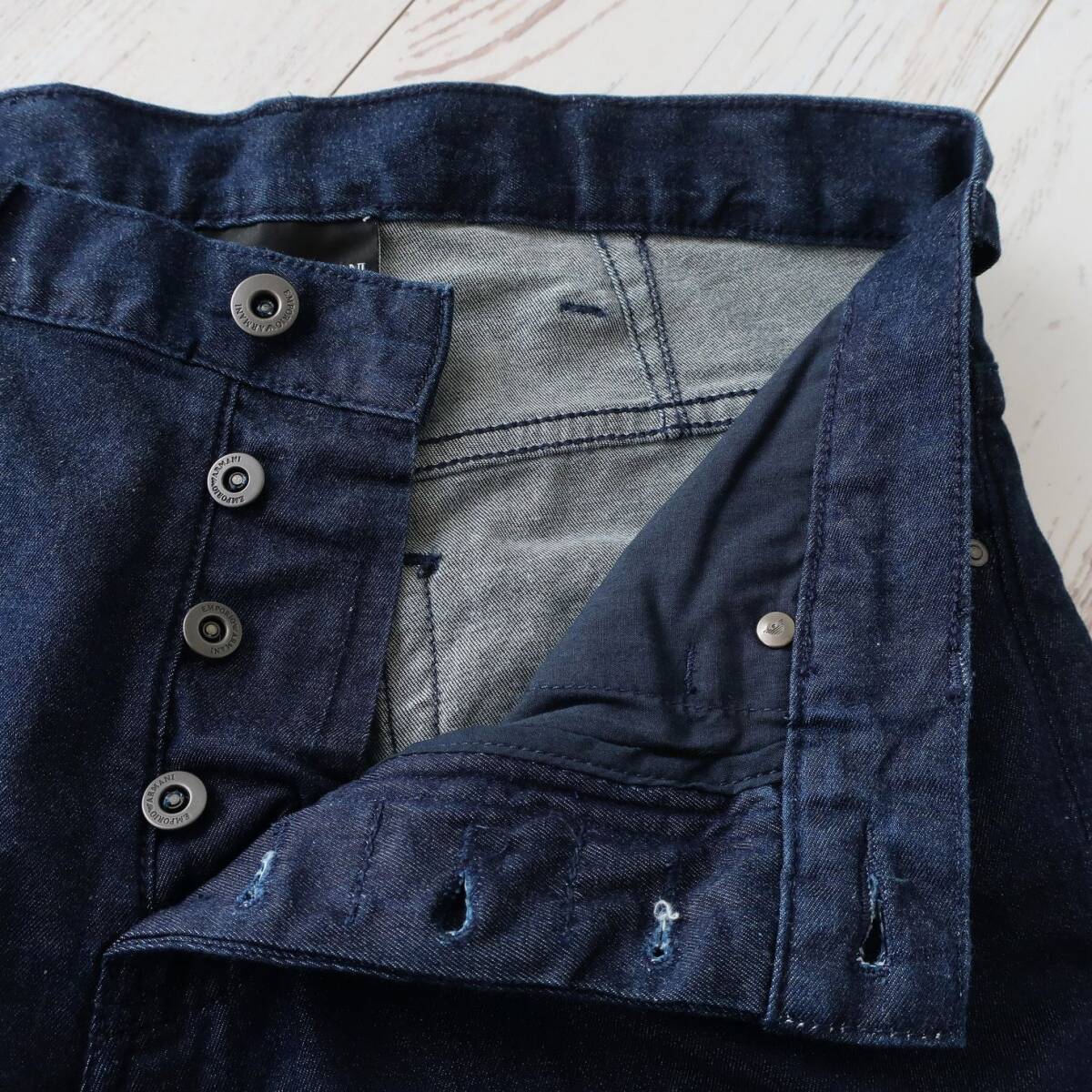 新品 EMPORIO ARMANI 定番 レギュラーフィット J21 ジーンズ 新品 EMPORIO ARMANI 定番 レギュラーフィット J21 ジーンズ