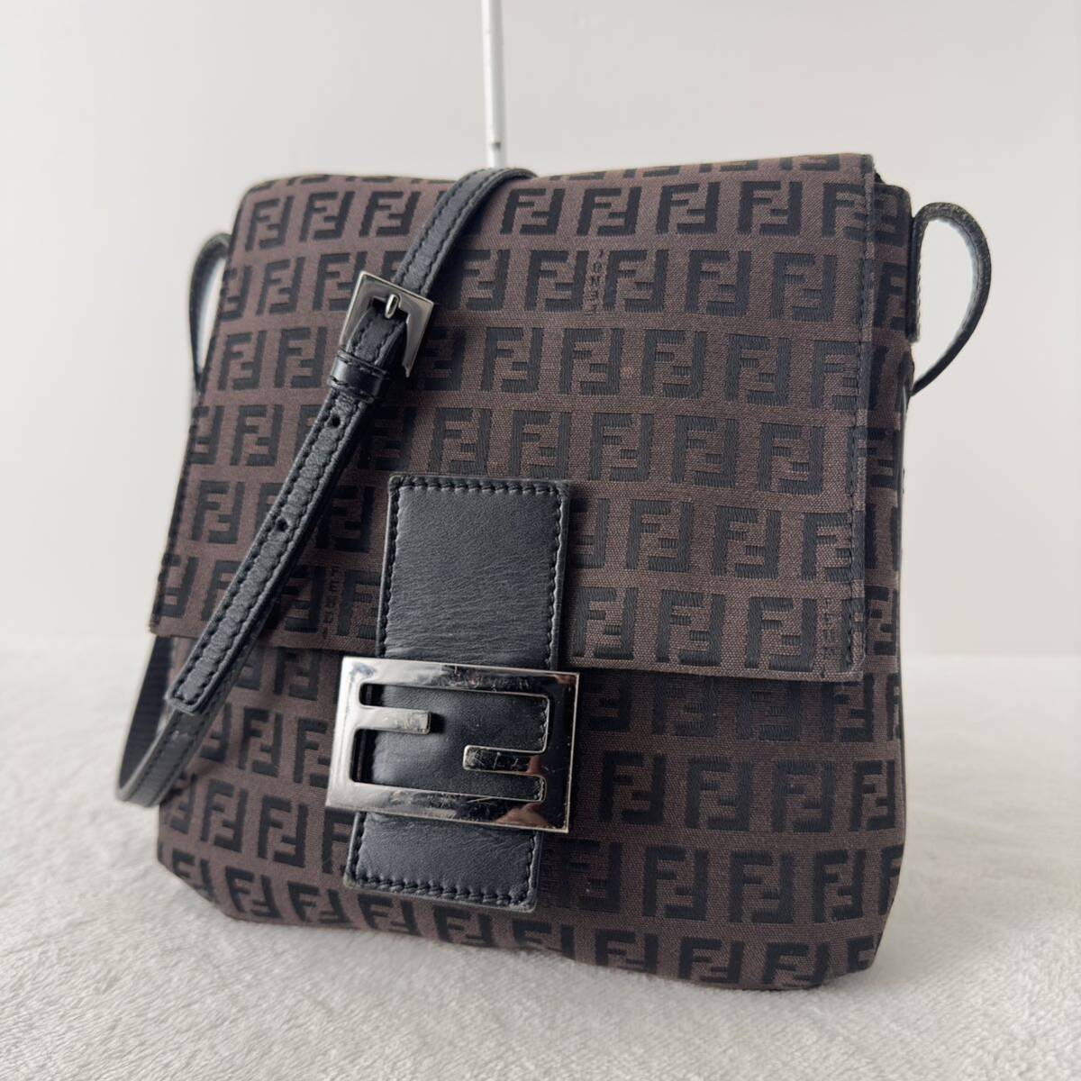 1円〜★FENDI フェンディ ショルダーバッグ キャンバス ズッキーノ ズッカ フラップ 斜め掛け ポシェット キャンバス FFロゴ レザー 茶色_画像1