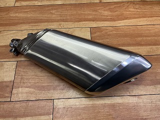 GSX1300Rハヤブサ 左サイレンサー マフラーレフト 10L0 スズキ 純正 中古 バイク 部品 EJ11A 21年- HAYABUSA 隼 修復素材に 車検_画像2