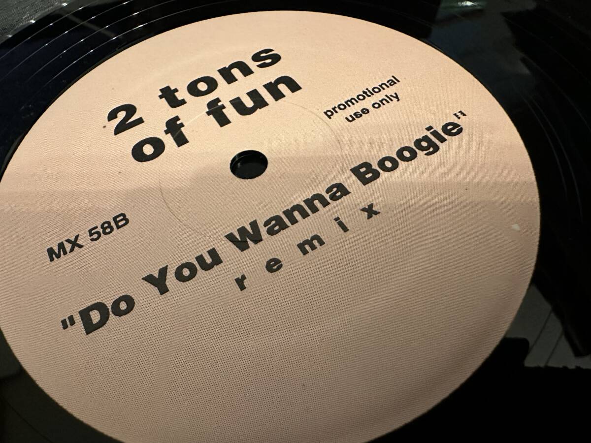 12”★Brothers Johnson / 2 Tons Of Fun / Stomp / Do You Wanna Boogie / ダンス・クラシック！の画像1