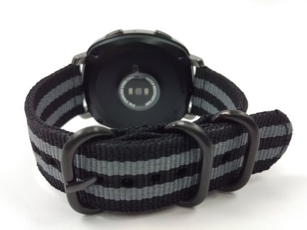 ナイロン製ミリタリーストラップ 交換用腕時計ベルト 黒グレー ストライプXブラック 18mmの画像1