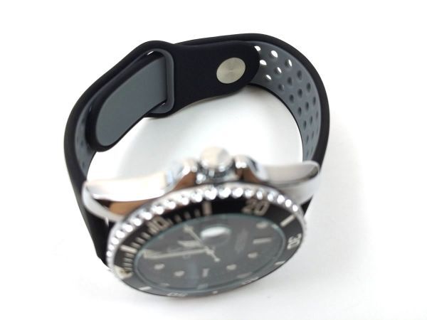 スポーツバンド 交換用腕時計ベルト シリコン ストラップ ブラックXグレー 22mm_画像2