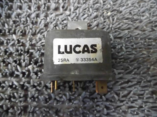 ★激安!☆ VW ワーゲン タイプ3 カルマンギア LUCAS ルーカス 燃料 フューエル ポンプ リレー 1個 0332003021 33355A / 2G12-312_画像1