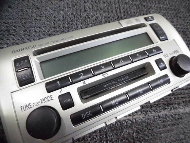 ★激安!☆ L350S L360S タント 純正 86180-B2190 122001-76000101 CD MD オーディオ デッキ プレーヤー / 2G10-372_画像4