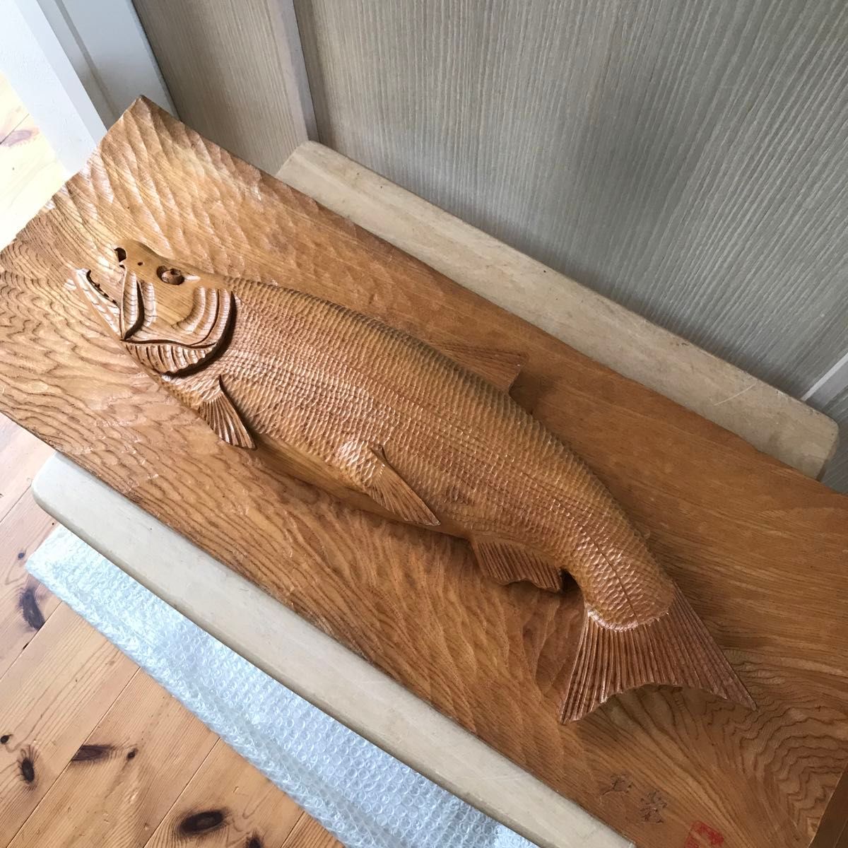 木彫り　一刀彫　鮭　作家物　壁掛け　オブジェ インテリア