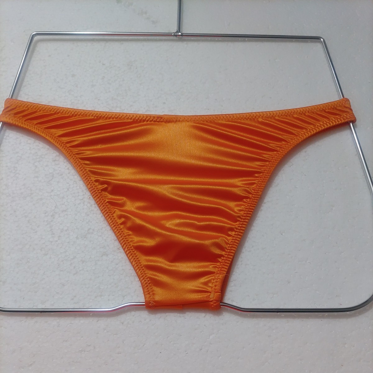 TM collection ビキニ　 サイズ　　L　　カラー　オレンジ　　新品未使用　 日本製　つるつるした肌触りの生地です_画像4