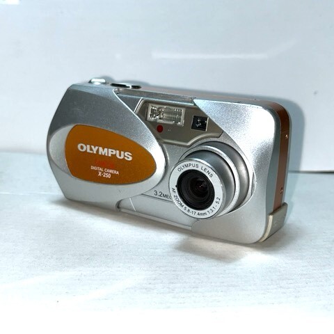 OLYMPUS　オリンパス　デジタルカメラ　デジカメ　コンパクトカメラ　CAMEDIA　X-250　電池式　ジャンク_画像1