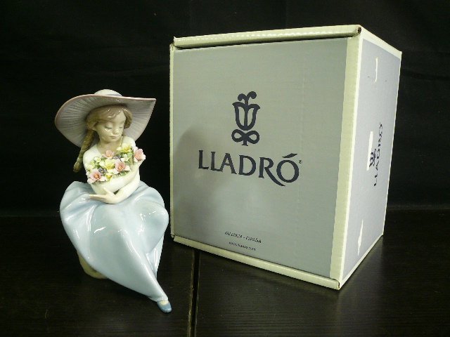 EMC-71240-45 LLADRO リヤドロ 花の香りに包まれて 花 女の子 少女 010.05862 陶器人形 箱付き_画像1
