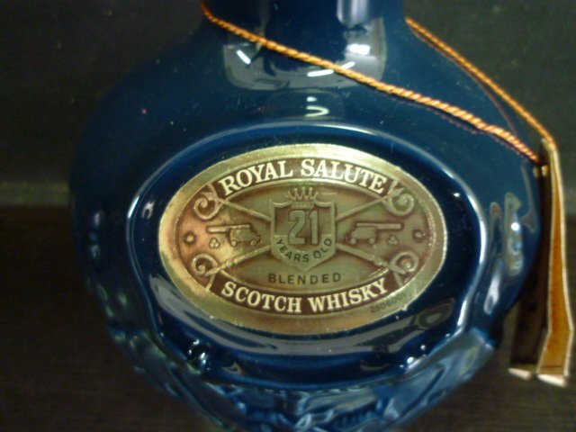 AMB-00960-03 CHIVAS BROTHERS ウィスキー ROYAL SALUTE 21YEARS OLD BLENDED SCOTCH WHISKY 袋付き 40度 700ml 未開封の画像3
