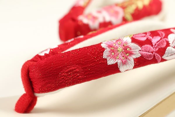 【和遊館】ZKH051　振袖用桜と藤刺繍厚底草履 赤色 フリーサイズ_画像3