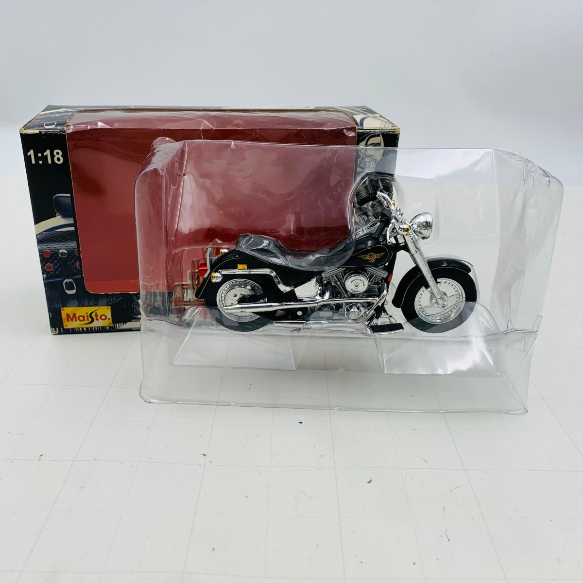 新古品 Maisto HARLEY-DAVIDSON ハーレーダビッドソン 1/18 2004 FLSTFI Fat Boyの画像1