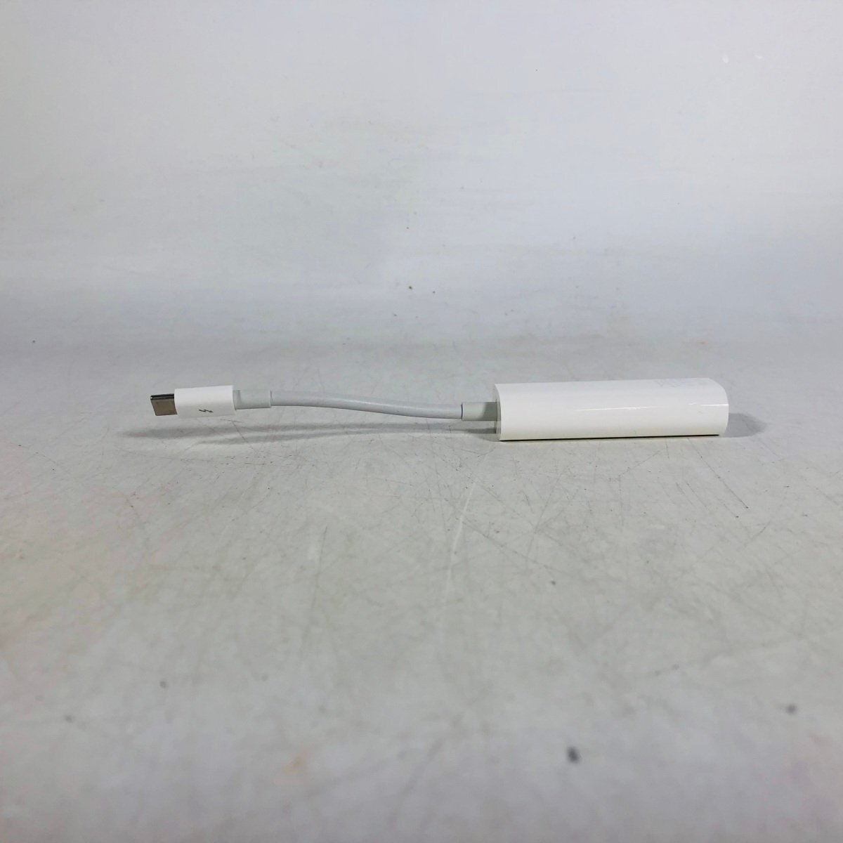ジャンク Apple Thunderbolt 3 (USB-C) to Thunderbolt 2 Adapter A1790 MMEL2AM/A_画像3
