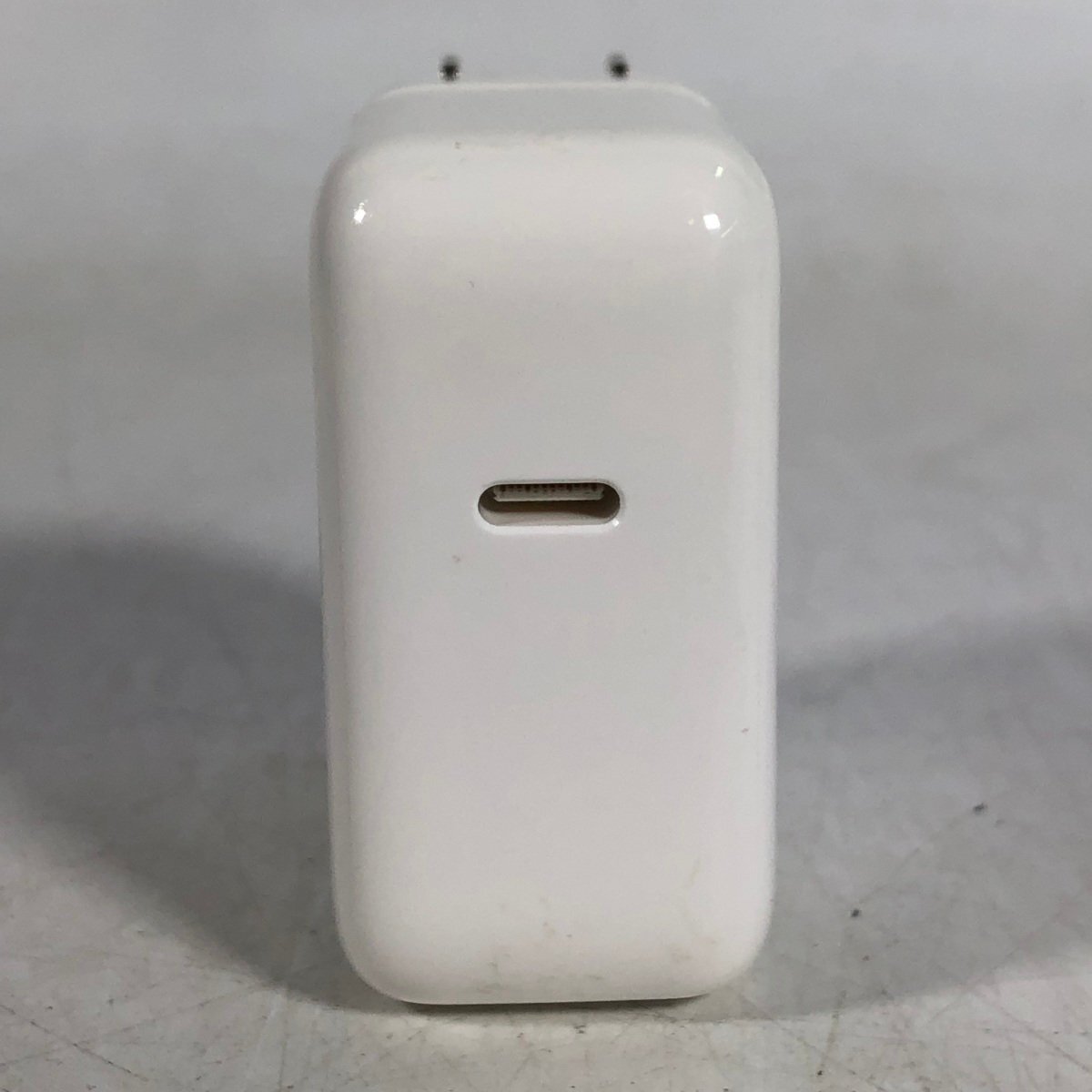 Apple 29W USB-C Power Adapter A1540の画像3