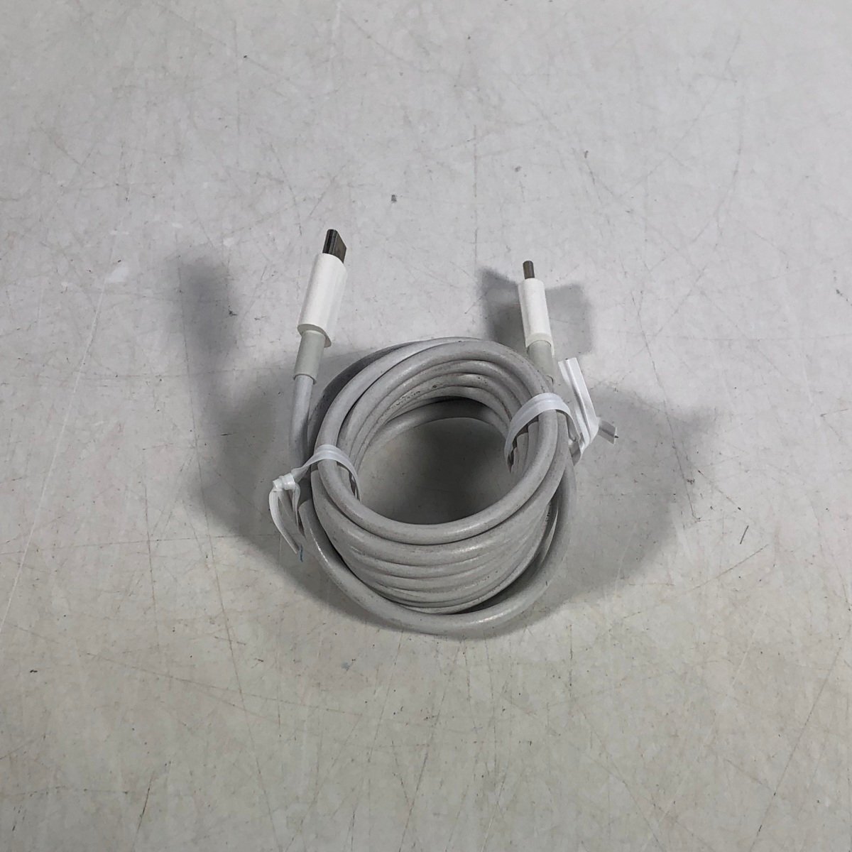 Apple 61W USB-C Power Adapter A1718の画像5