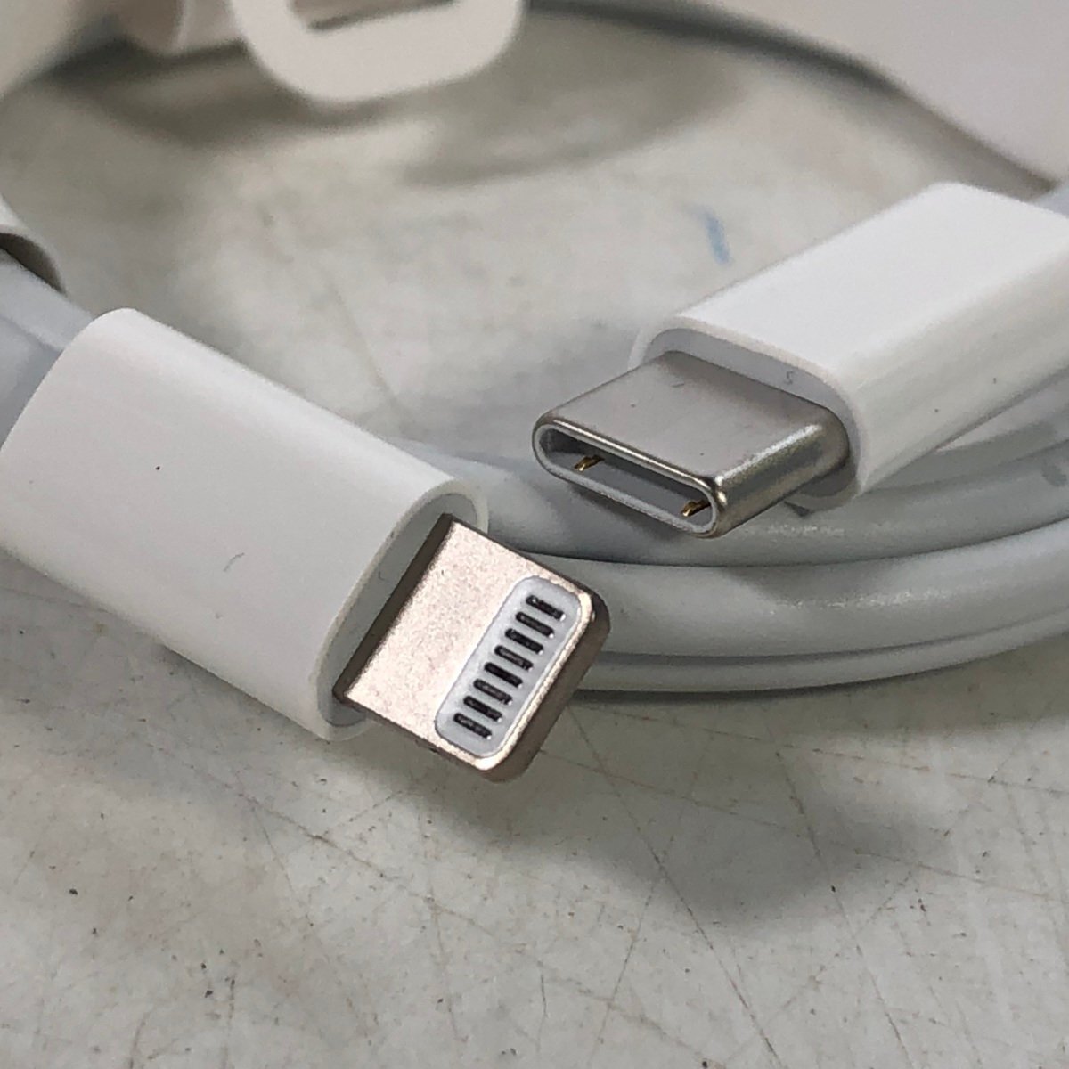 Apple 20W USB-C источник питания адаптер A2305 & USB-C - Lightning кабель A2561
