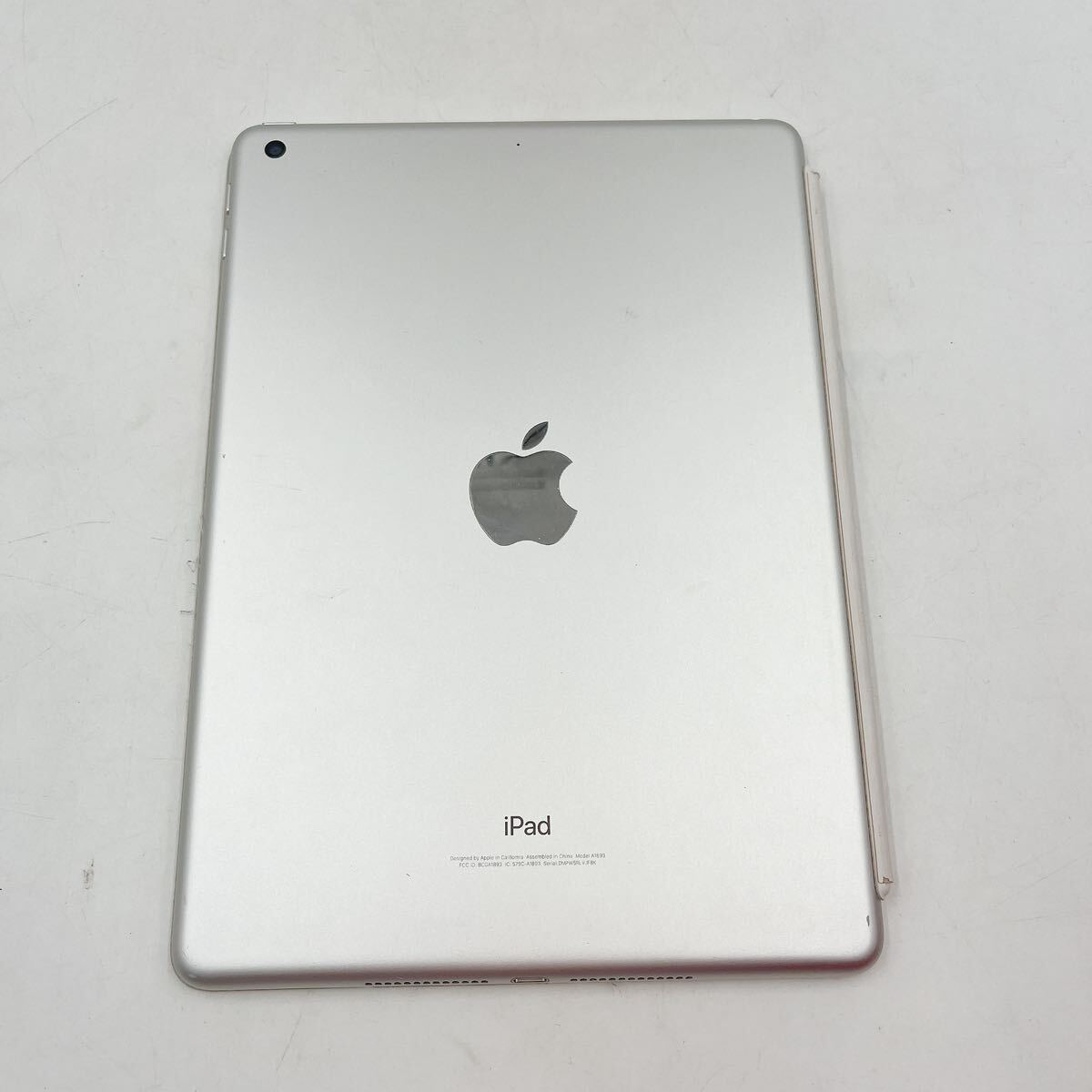 3AB106 Apple iPad 第6世代 Wi-Fiモデル 9.7インチ 32GB A1893 シルバー 初期化済 動作品_画像8