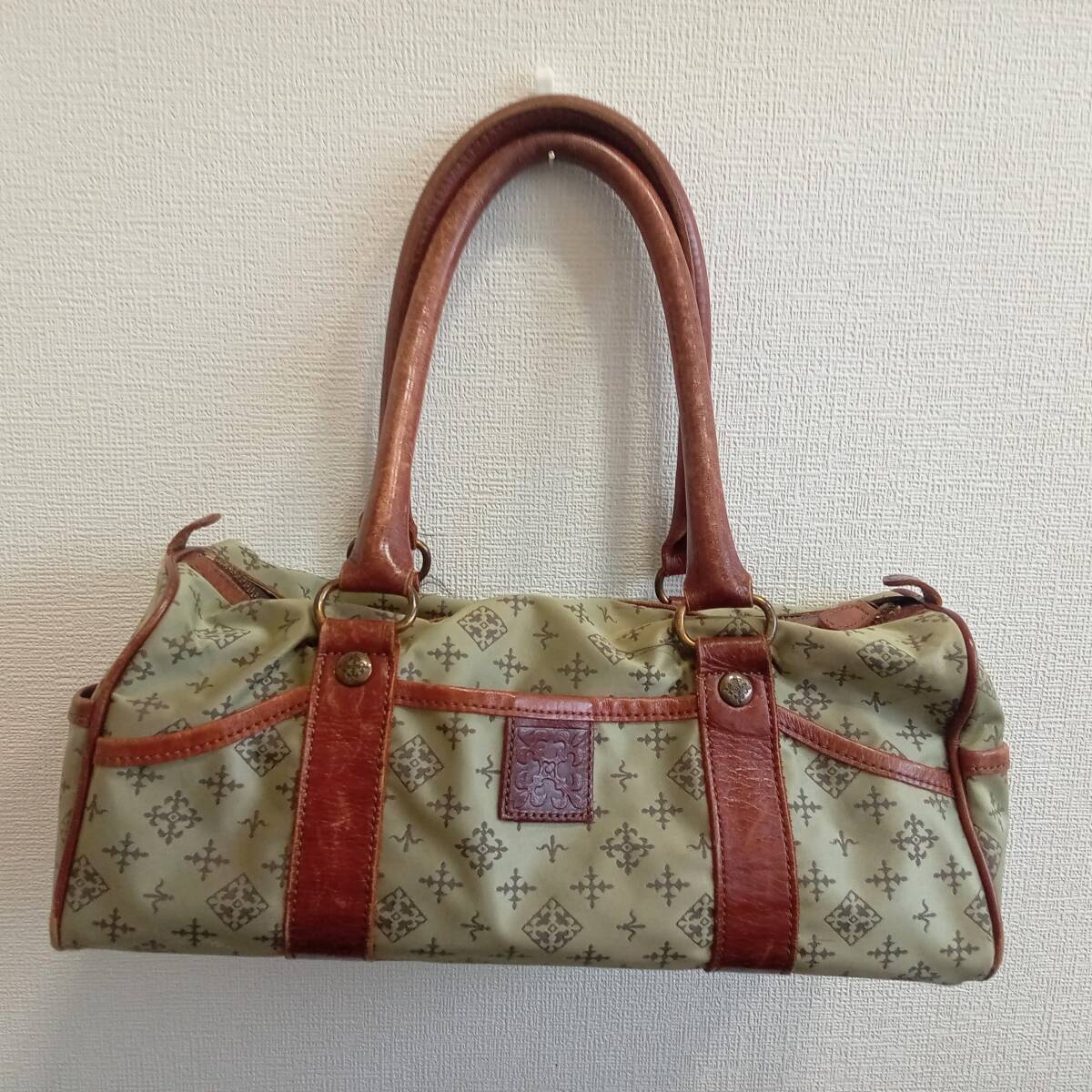 #1094【バッグまとめ/russut/FURLA/ブランドいろいろ/現状品】レディースバッグ 19点セット 中古品 ジャンク_画像4